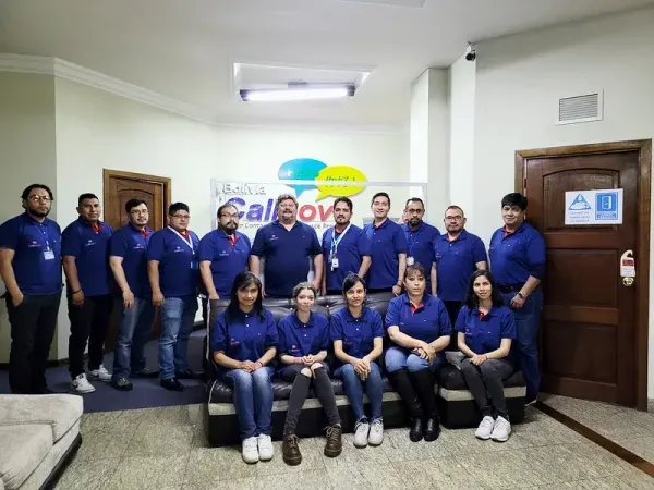 Callnovo Bolivia team group photo